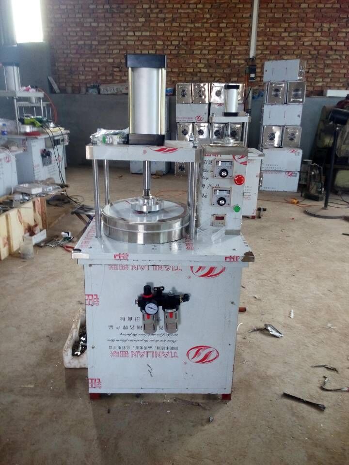  新型鴨餅機(jī)廠家直銷烙餅機(jī)春餅機(jī)特價 商用手抓餅機(jī)全自動壓餅