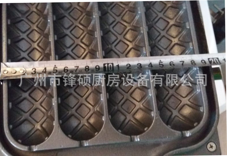現(xiàn)貨直銷鋒碩四格香酥機熱狗棒機脆皮夾心玉米棒機商用小吃設(shè)備
